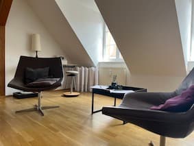Heller Coaching-Raum im Dachgeschoss bei Kuhl & Engel in Potsdam